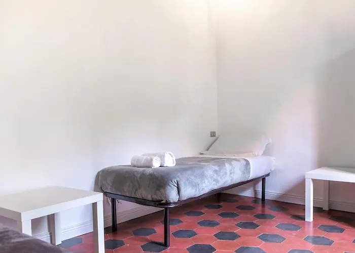 Romana 4 Bedrooms With Garden